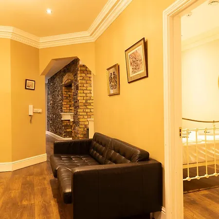 Molloys Apartment