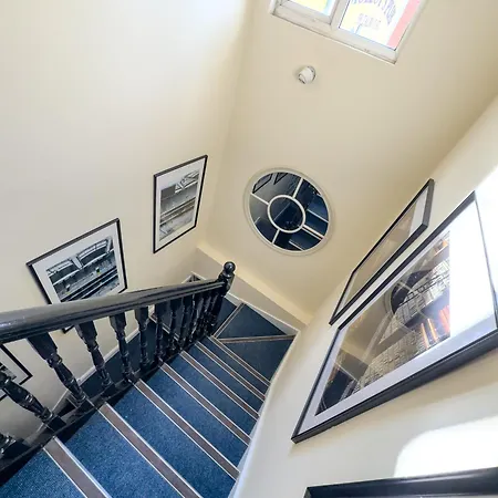 Molloys Apartment